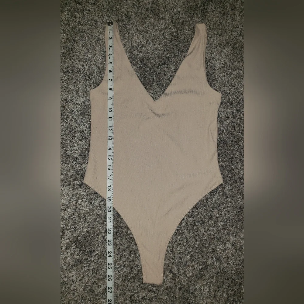 House Of Harlow 1960|NWOT| V-Neck Bodysuit - Picture 5 of 6